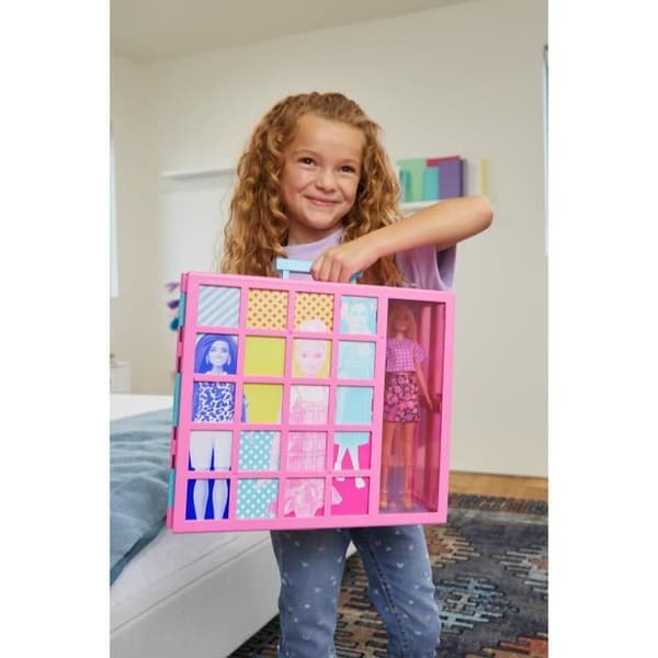 BARBIE - Barbie och hennes lyxiga omklädningsrum - 4 kompletta outfits + 25 accessoarer - Rosa