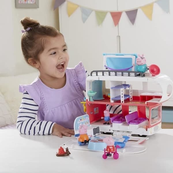 Camper av Peppa Pig - HASBRO - Flerplansmodell - 4 figurer och 13 tillbehör