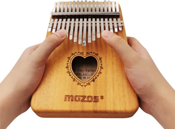 KALIMBA AFRIKKALAINEN INSTRUMENTTI RAKKAUS KALIMBA MOZOS