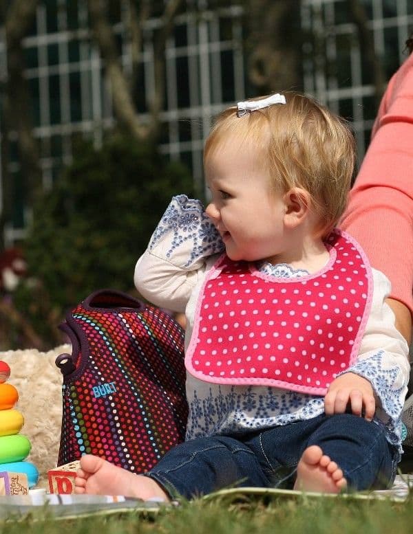 BYGGET Mess Mate - 2 babysmekker (Baby Pink Mini Dots)