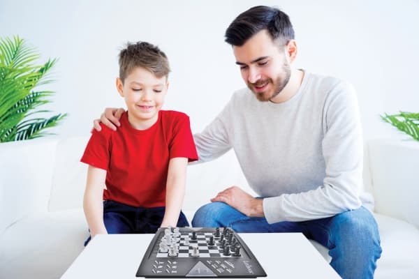 Electronic chess game
