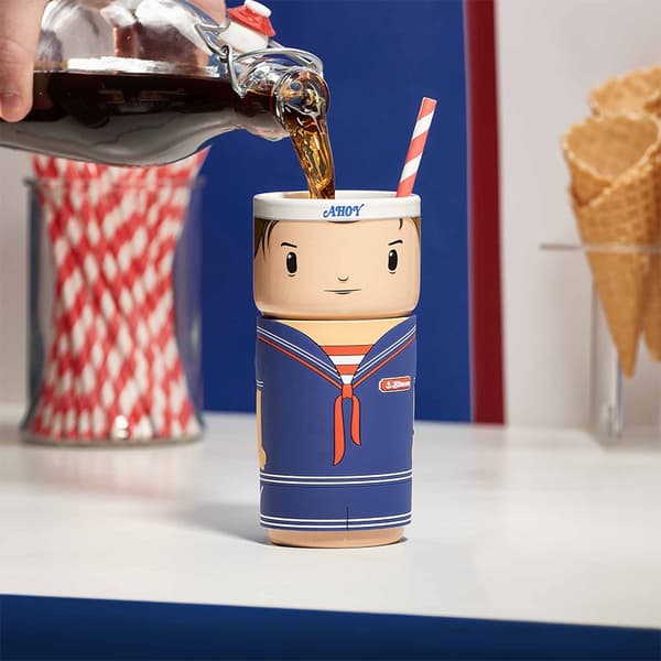 Collectible figurine: Stranger Things -  Steve Harrington (Scoops Outfit) Coscup