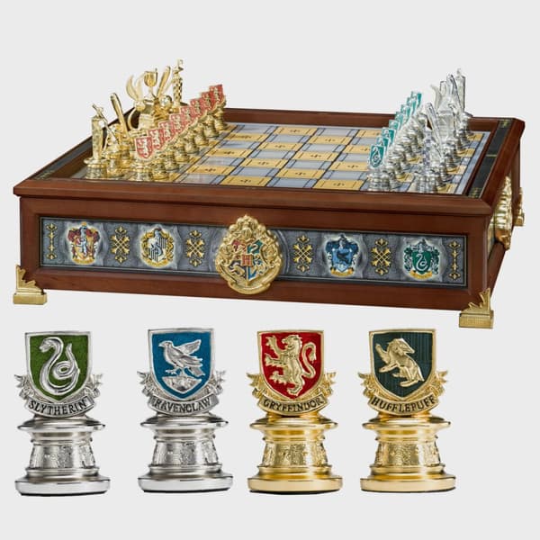 Noble Collection - Harry Potter - Collectables - Quidditch Chess Set Silver  Go