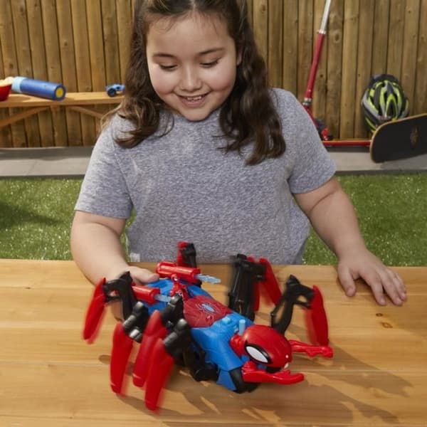 Spider-Man Combat Spider Vehicle Figure - Avfyrar vatten och projektiler - från 4 år och uppåt - HASBRO, Marvel