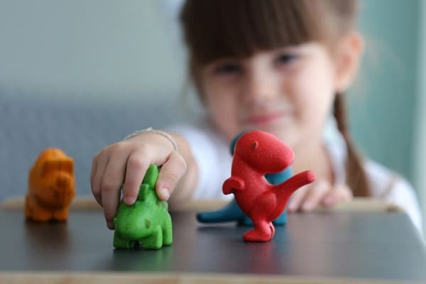 PLANERA LEKSAKER FIGURINER: 4 DINOSAURER