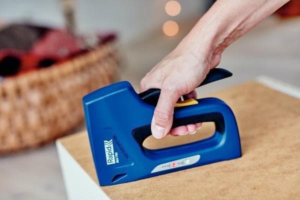 Rapid Rapid ALU753 Dobbel manuell stiftemaskin for stifter nr. 53 (6-14 mm) og pinner nr. 8 (15 mm)
