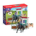Pikkukuva 1 / 5: Horse Box Lisa and Storm, hästfigur och tillbehör, SCHLEICH 42709 Horse Club, 5 år