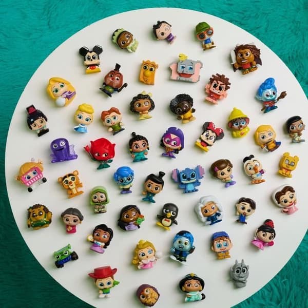 Samlarfigurer - DISNEY Doorables - Multi Peek PIXEL PERFECT - 5 till 7 figurer, 4 cm, 50 att samla in, 8 pixlar