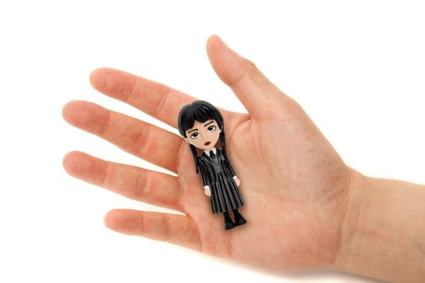 Wednesday Metallfigur 1-pack 2,5” Wednesday Adams with Uniform