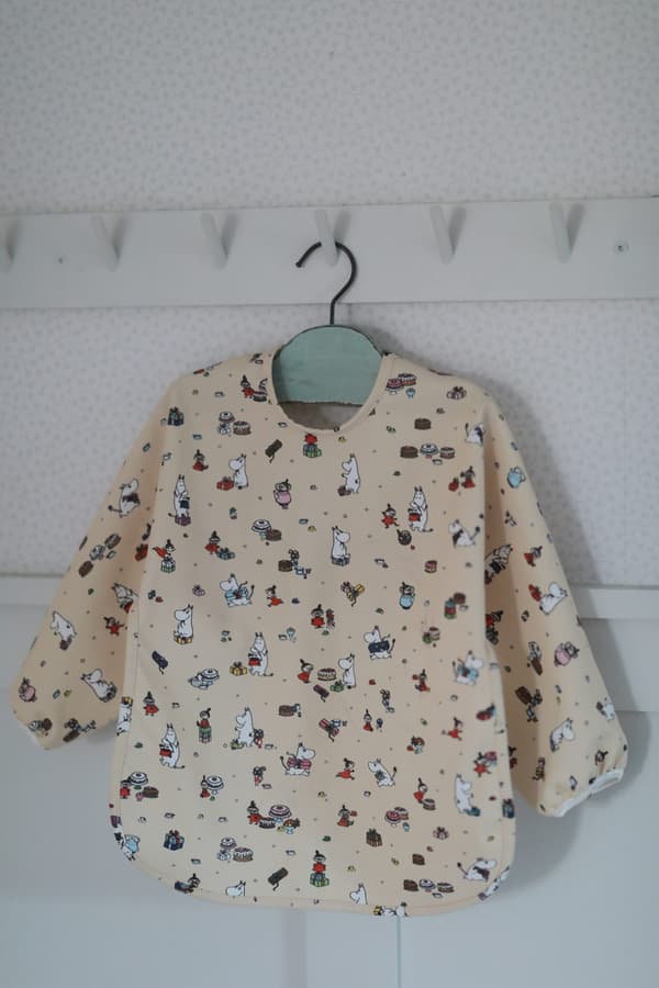 Mumin Picknick, Haklapp med Ärm, Beige - Rätt Start