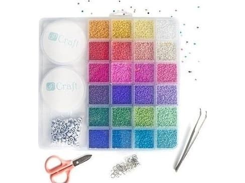 Sett med perler for å lage smykker