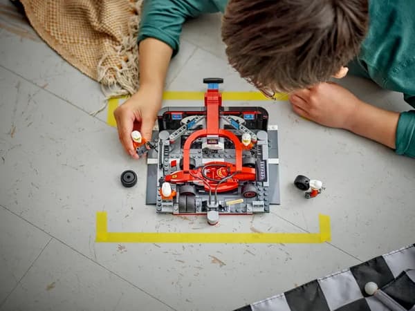 Lego City 60443 F1® depåstopp & depåteam med Ferrari bil