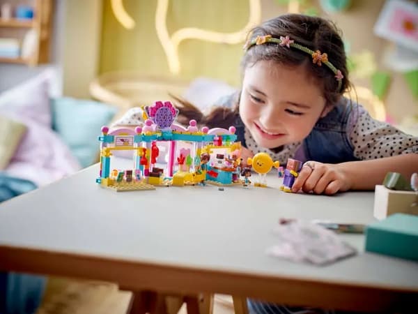 Lego Friends 42649 Heartlake Citys godisaffär