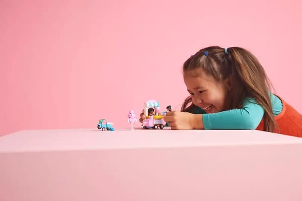 Lego Friends 42643 Sockervaddsstånd och vespa