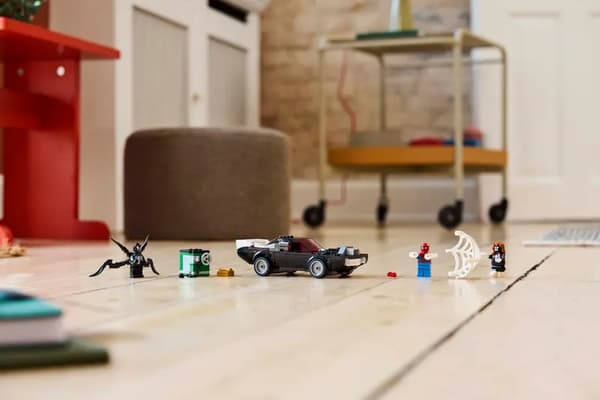 Lego Marvel 76309 Spider-Man mot Venoms muskelbil