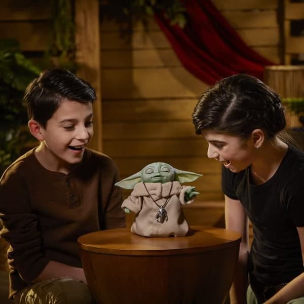 STAR WARS - The Child - animatronisk utgåva med över 25 ljud- och rörelsekombinationer - The Mandalorian-leksaken