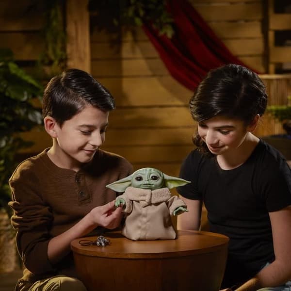 STAR WARS - The Child - animatronisk utgåva med över 25 ljud- och rörelsekombinationer - The Mandalorian-leksaken