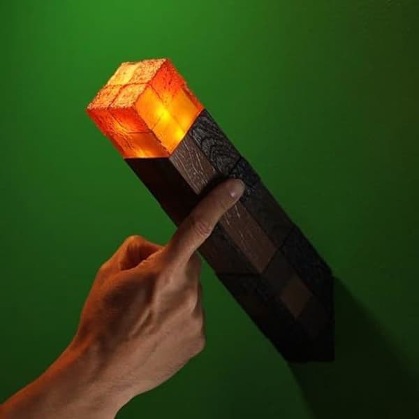Ficklampa - THE NOBLE COLLECTION - Minecraft Torch - Flimrande LED - 10" - Ålder 8