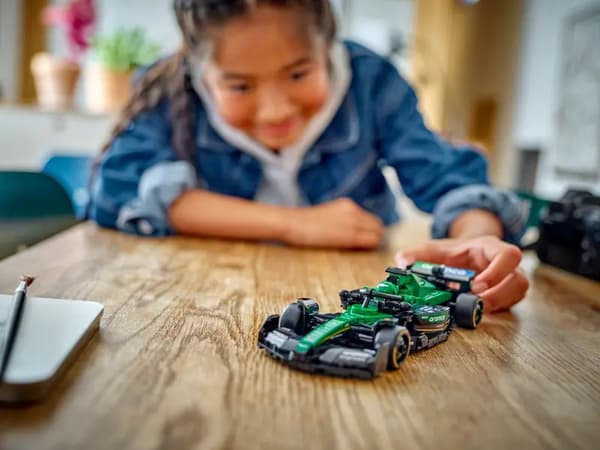 Lego Speed 77245 Aston Martin Aramco F1® AMR24 racerbil