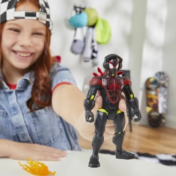Figuuri, jossa liikkuvat raajat Hasbro MixMashers Miles Morales