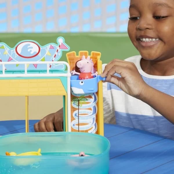 Peppa Pig box set Peppas vattenpark med 2 figurer och 15 tillbehör för barn från 3 år och uppåt