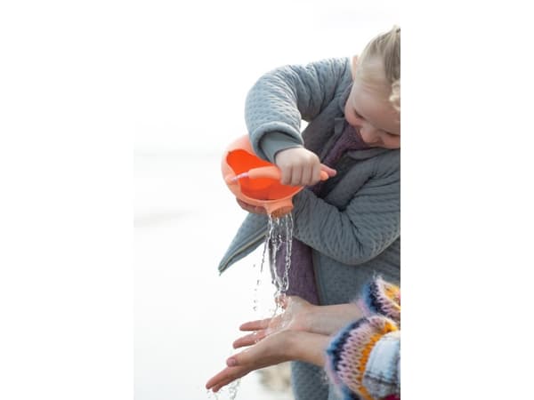 Scrunch-watering-can - koral