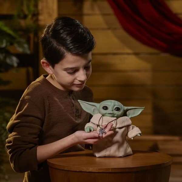 STAR WARS - The Child - animatronisk utgåva med över 25 ljud- och rörelsekombinationer - The Mandalorian-leksaken