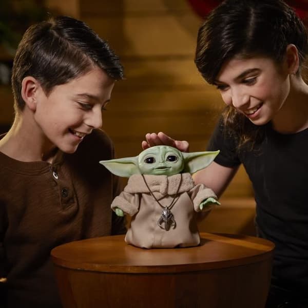 STAR WARS - The Child - animatronisk utgåva med över 25 ljud- och rörelsekombinationer - The Mandalorian-leksaken