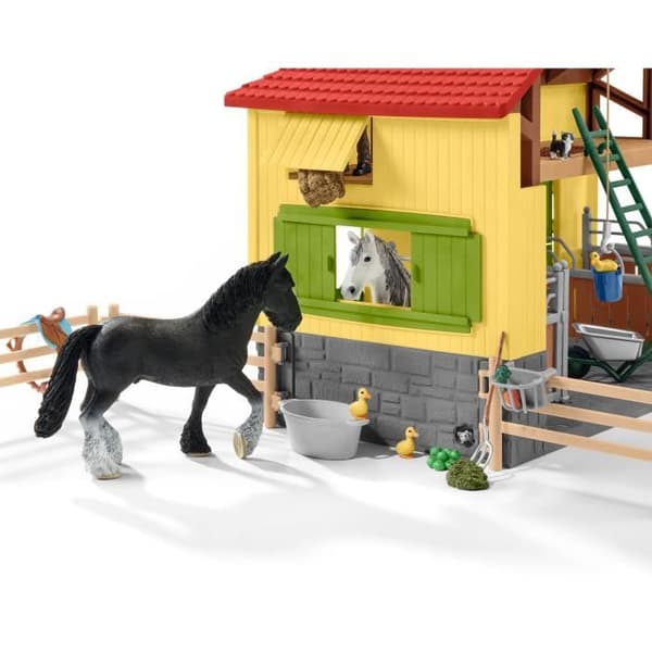 SCHLEICH stall - Farm World - 7 djur, 2 boxar för hästar och tillbehör