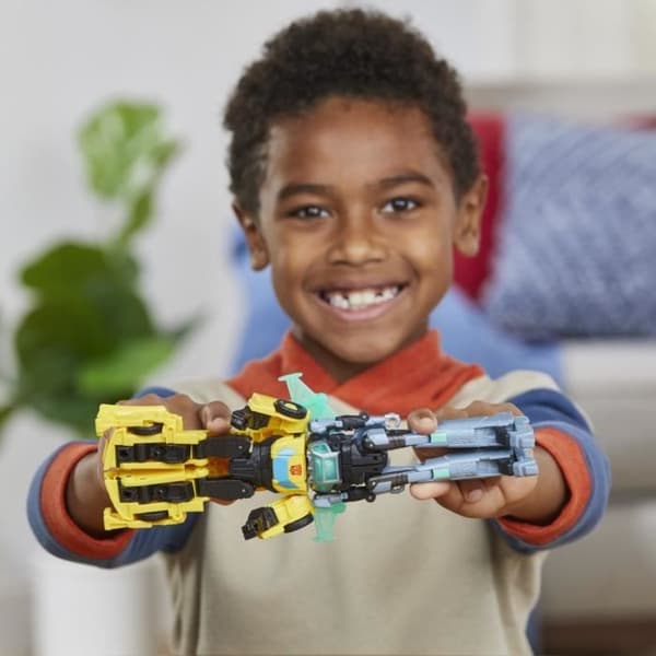 Cyber-Combiner Bumblebee- ja Mo Malto -hahmot, interaktiivisia leluja tytöille ja pojille, Transformers EarthSpark, ikä 6+