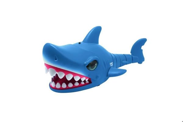 RC Shark - Fjärrstyrd Crazy Shark med ljudeffekter