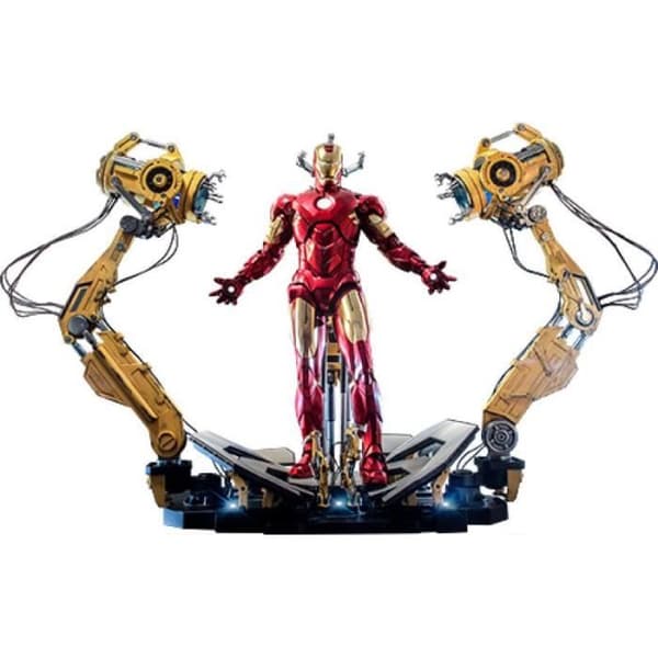 IRON MAN 2 FIGUR 1-4 IRON MAN MARK IV MED DRÄKT GANTRY 49 CM HET