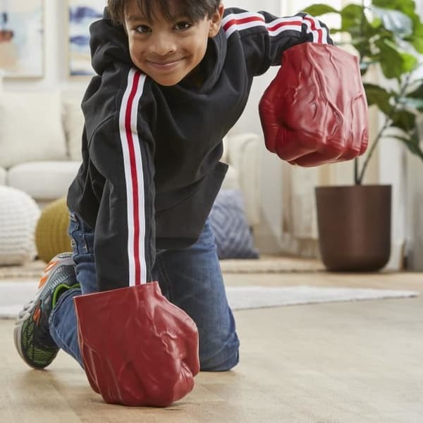Marvel Avengers Captain America: Brave New World Röd Hulk Smashing Fists Maskeradleksak