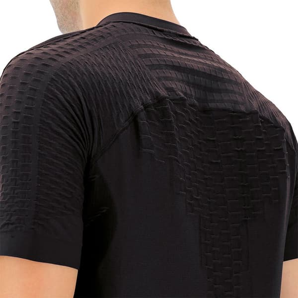 Uyn Kortærmet T-shirt Run Fit Sort M Mand