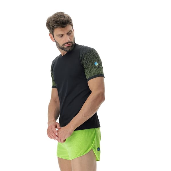 Uyn Kortärmad T-shirt Running Exceleration Aernet Svart S Man
