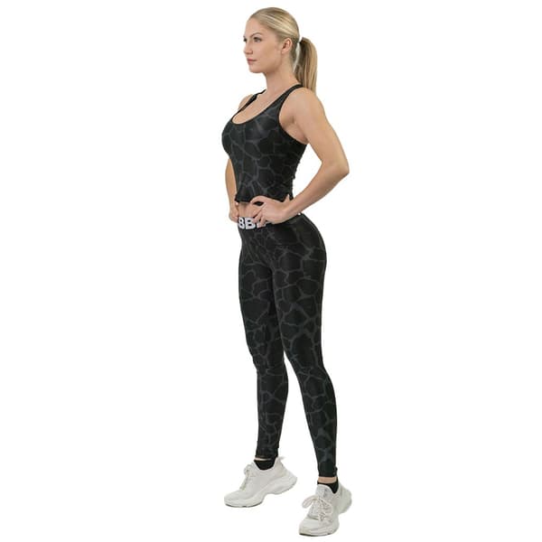Nebbia Kortärmad T-shirt Nature-inspired Sporty Racer Back 549 Svart M Kvinna