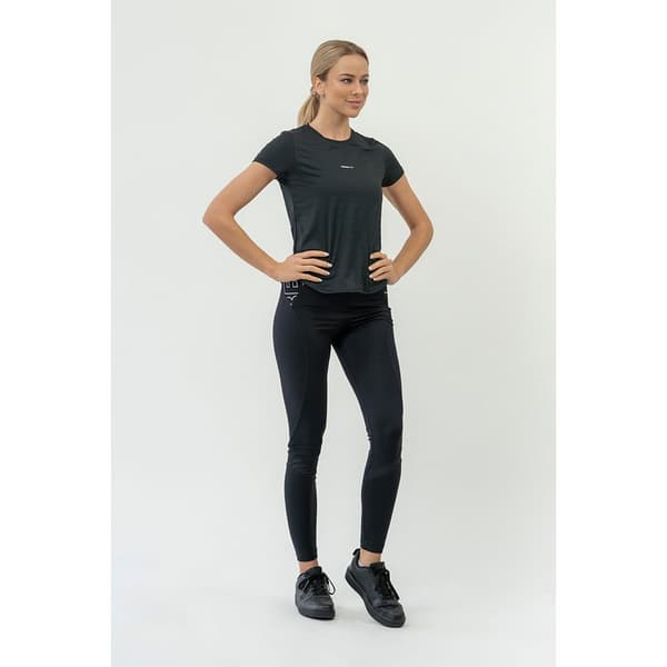 Nebbia Kortärmad T-shirt Fit Activewear “airy” With Reflective Logo 438 Svart S Kvinna
