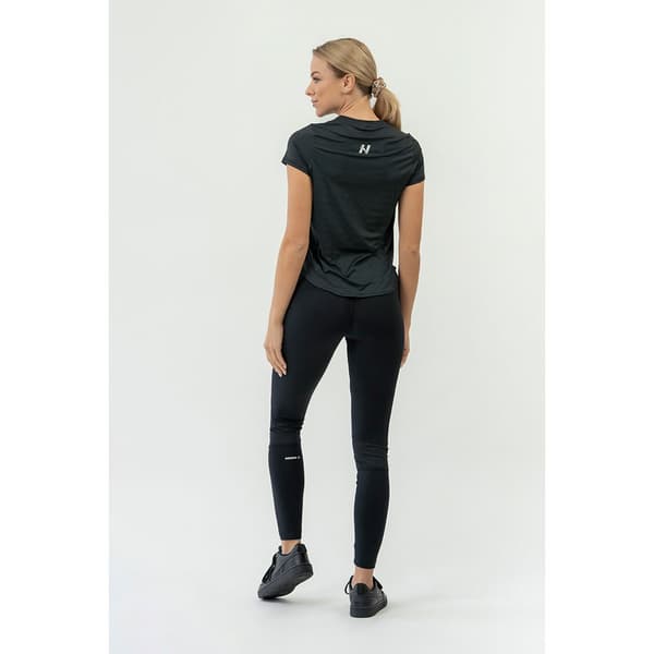 Nebbia Kortärmad T-shirt Fit Activewear “airy” With Reflective Logo 438 Svart S Kvinna