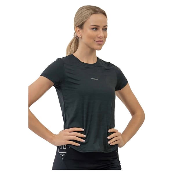 Nebbia Kortärmad T-shirt Fit Activewear “airy” With Reflective Logo 438 Svart S Kvinna
