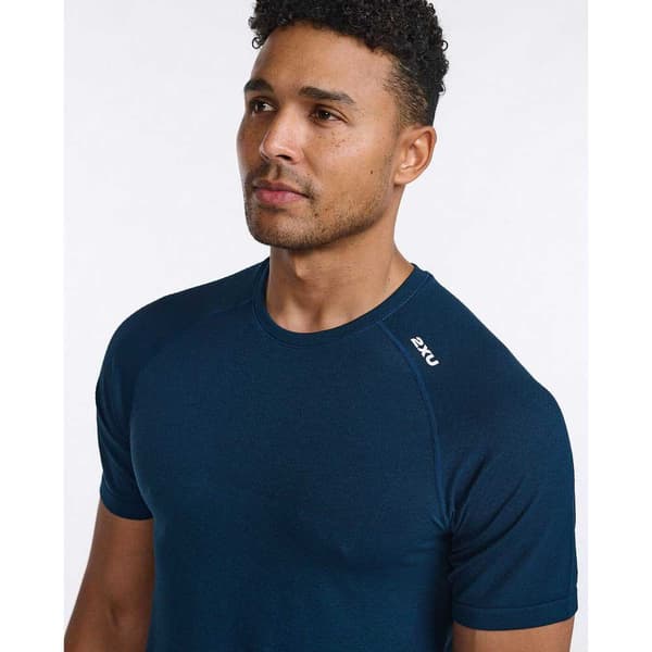 2xu Kortärmad T-shirt Motion Tech Blå XL Man