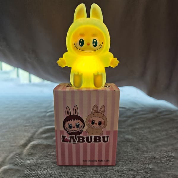 Pop Mart Labubu Nattlampa