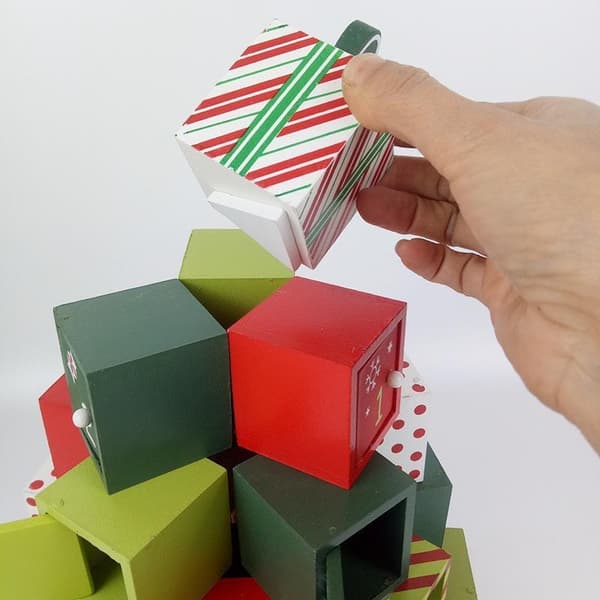 Återanvändbar Handtillverkad adventskalender i trä m 24lådor