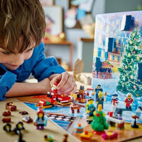 LEGO® City 60381 Adventskalender 2023 - LEGO - 24 presenter inklusive tomte och minifigurer av renar