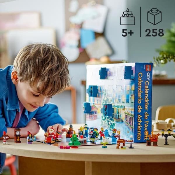 LEGO® City 60381 Adventskalender 2023 - LEGO - 24 presenter inklusive tomte och minifigurer av renar