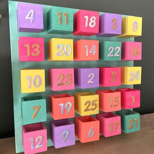 Adventskalender med magnetlådor 36 x 36 cm