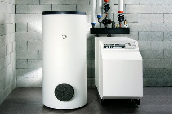 Rebel POWER-500 Seinälle asennettava hätävirtalähde - puhdas siniaaltomuunnin lataustoiminnolla 12V 230V 500VA/300W