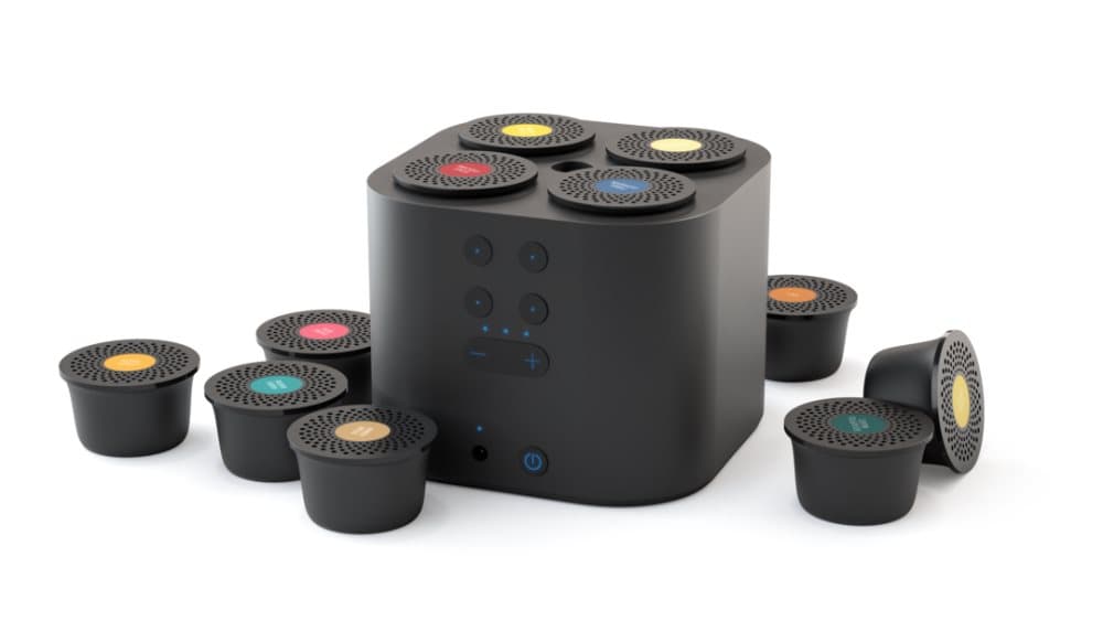 MOODO SMART AROMA DIFFUSER SVART MED PLUG INKL CAPSULE SET - är en unik smart aromdiffusor som låter dig anpassa dofter till din smak, humör och livs