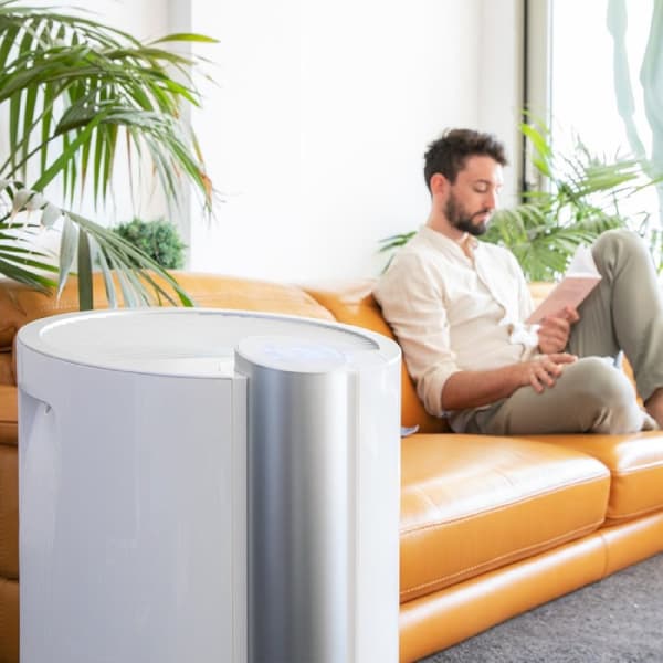 Cecotec 20L/day dehumidifier with 4.5-litre removable tank and Wi-Fi control. 250 m3 coverage area, LED display, touch control, 12-hour timer and 2 s