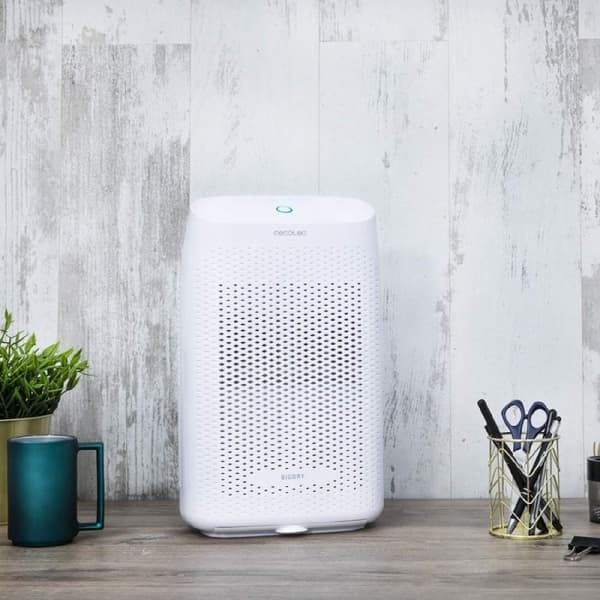 Cecotec Design Peltier dehumidifier with great dehumidification capacity of 750 ml/day. 2-litre transparent tank. Light indicator and maximum silence