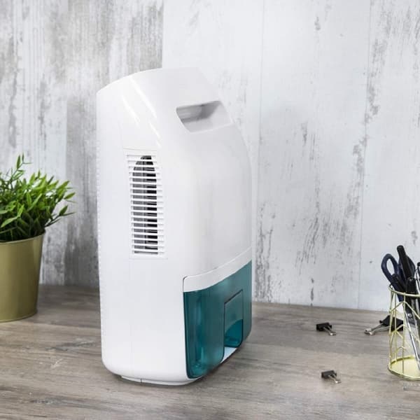 Cecotec Design Peltier dehumidifier with great dehumidification capacity of 750 ml/day. 2-litre transparent tank. Light indicator and maximum silence